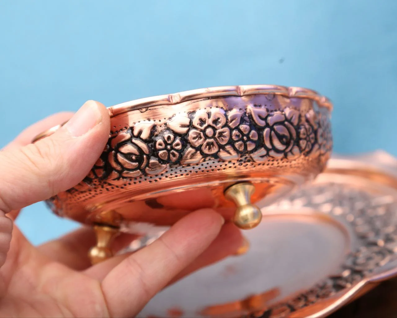 پیاله مسی سه پایه نقشینه