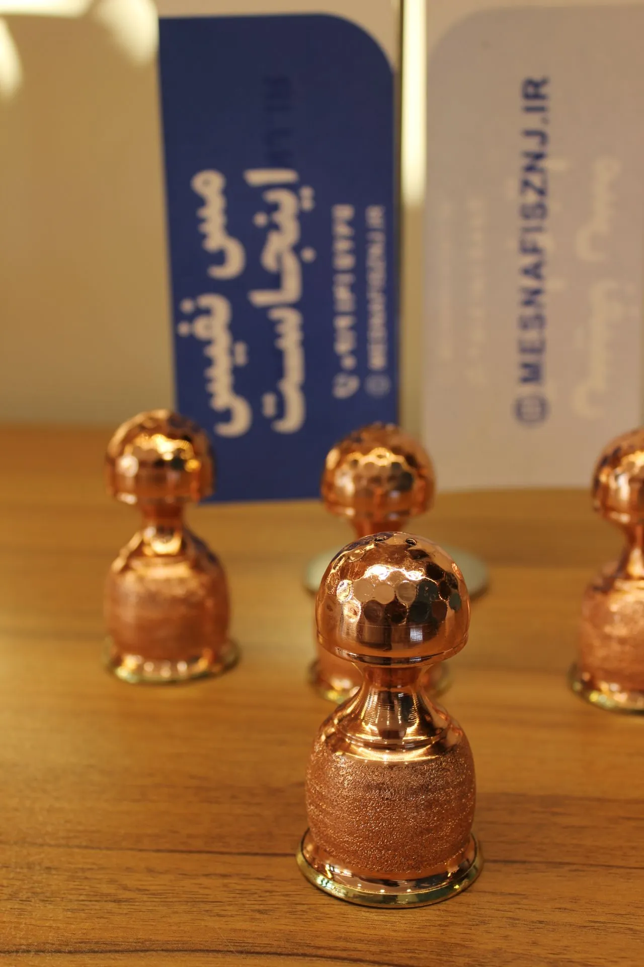 نمکپاش مسی چکشی 6 عددی طرح رخ نانوشده