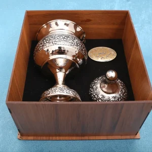 قندان پایه دار گلسا با آبکاری کروم همراه با جعبه سه بعدی چوبی